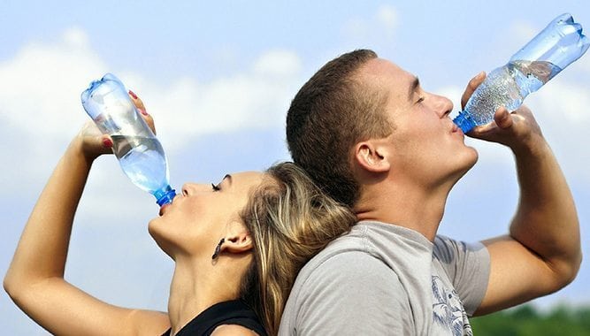 How to Stay Hydrated In This Heat